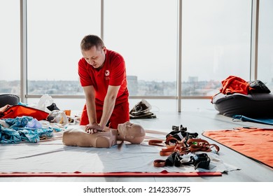 26.03.2022 Kyiv, Ukraine: CPR Training Medical Procedure, Demonstrating Chest Compressions On CPR Doll In The Office Of Modern Company