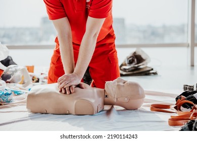 26.03.2022 Kyiv, Ukraine: CPR Training Medical Procedure, Demonstrating Chest Compressions On CPR Doll In The Office Of Modern Company