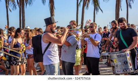 27 November, 2016. Festival De Fanfarras Ativistas - HONK! RiO 2016. Brazilian And Foreign Street Musician Playing Trumpets, Tambourines, Drums And Trombones At Copacabana, Rio De Janeiro, Brazil