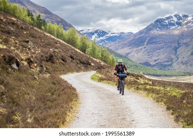 27.05.21 Glen Affric, Cannich, Highland, Scotland, UK. Mountain Biker On The Glen Affric Circuit. Near Cannich In The Scottish Highlands