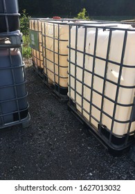 275 Gallon Plastic Totes Waste Oil 