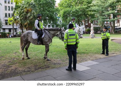 28 7 2022: British Policeman On Horseback Patrolling At Soho Square, London, Preparing A Major Event, Guarding The City