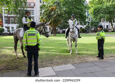 28 7 2022: British Policeman On Horseback Patrolling At Soho Square, London, Preparing A Major Event, Guarding The City