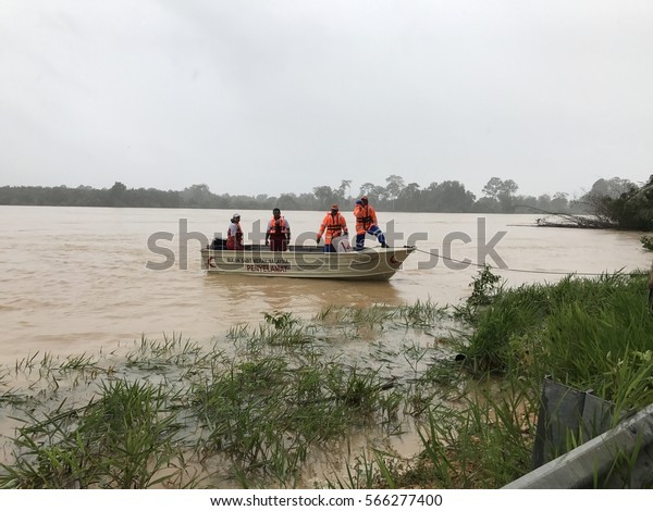 28 Jan 2017 - Jerantut , Pahang, Malaysia : 
Medic team / Bulan Sabit Merah Malaysia rescue a convict in kampung
kelola, patients suffering from paralysis in flood when Pahang
river overflowed