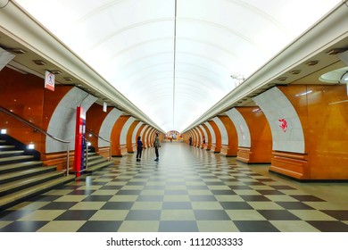 28 May 2018 Moscow, Russia - Park Pobedy Station This Station Is On Two Lines The Arbatsko–Pokrovskaya Line And The Kalininsko–Solntsevskaya Line In Moscow, Russia.