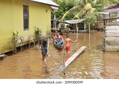 28 November 2021, Sintang Flood Situation, West Kalimantan, Indonesia