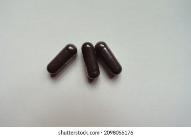 3 Dark Purple Capsules Of Bilberry Extract Dietary Supplement