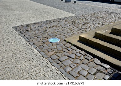 3 Rows Of Stairs In The Square Are Gradually Sunk Into The Paving. Slow Transition Of The Staircase To The Plane By Blending, Intersecting The Granite And Marble At The Entrance To The Building