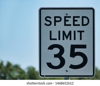 3,341 Speed limit signage Images, Stock Photos & Vectors | Shutterstock