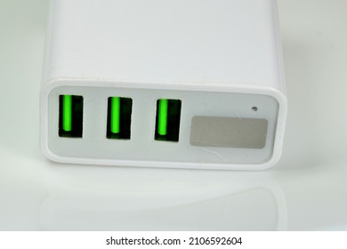 3-fach USB-Ladegerät in Nahaufnahme