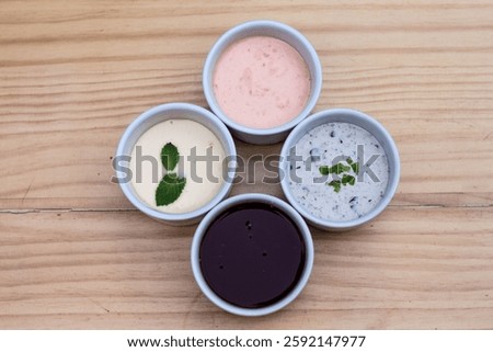 4 cups of Different tipe of dip
