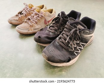 4 Febuary 2022 Nothaburi Thailand :  Old Nike Sneakers.Sports Shoes For Running. Battered Old Sneakers. Sneakers After Years Of Running,Nike Is One Of The World's Largest Suppliers Of Athletic Shoes.