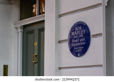 42 Oakley Street, Chelsea, London, UK - March 25th 2022: Bob Marley, English Heritage Blue Plaque with front door and house number in shot.