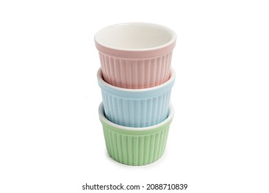 45-degree 3 colour  ceramic round cupcake baking dishes isolated on white background 
