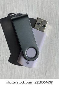 4g flash drive or thumb drive that is retractable and partially opened.