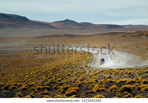 4x4 Car\
rushing in the desert of Uyuni in\
Bolivia