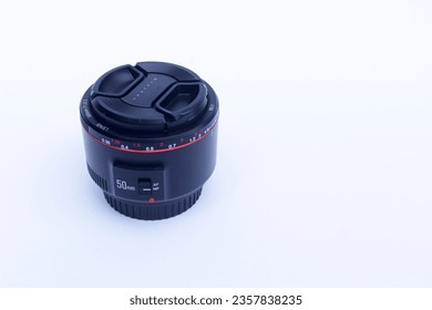 The 50mm f1.8 fixed lens with a large lens aperture is very good for producing bokeh photos