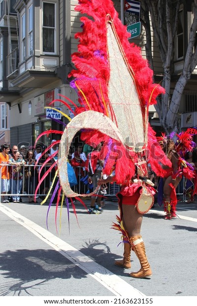 5-10-2016: San Francisco USA: Carnaval parade\
in the mission district of San\
Francisco