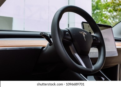 Bilder Stockfotos Und Vektorgrafiken Tesla Model 3