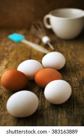 6 eggs on the table 