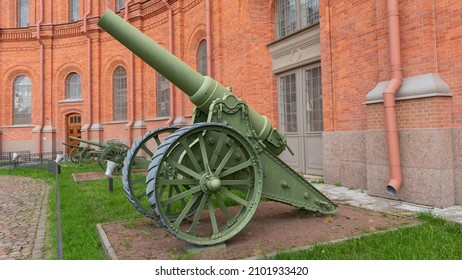 6-inch Siege Cannon, Model 1877, At The Site Of The Artillery Museum In St. Petersburg, Russia