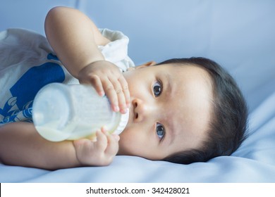 7  month baby milk eating bottle