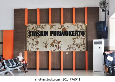 7 October 2017, Purwokerto, Indonesia. The Nameplate Of The Purwokerto Train Station, In The Passenger Waiting Room.