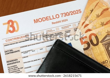 730 declaration model, payment of Italian taxes 2025, with wallet and banknotes in the foreground