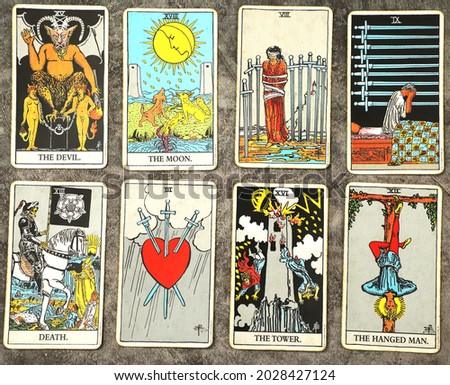 8 cards predict what will happen around you.