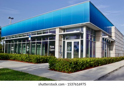 8/18/2019 Doral, FL-Citibank Branch Office With Now Open Signage In Windows, Disabled Parking Sign And Automatic Door For Handicapped Patrons.