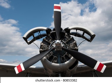 9 Cylinder Radial Engine Engine Propeller Stock Photo 80853382 ...