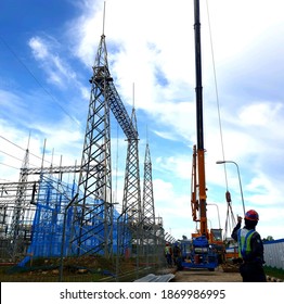 9 December 2020 Borneo Indonesia. Lifting activities using a 70 ton crane with the Kato brand are supervised by a safety officer
