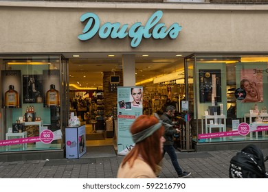 Douglas Aachen Douglas Aachen