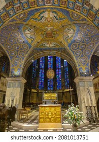 AACHEN, GERMANY, November 11th 2021. Golden altar (Pala d'Oro) and Charlemagne's shrine in glass chapel at the Charlemagne Palatine Chapel at Aachener Dom cathedral church.