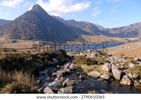 Aaron Lloer stream running down to Llyn Ogwen in Ogwen Valley with Tryfan peak in the background, Eryri National Park, fomaly Snowdonia, North Wales, UK. 