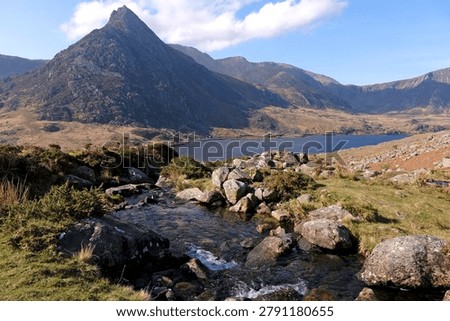 Aaron Lloer stream running down to Llyn Ogwen in Ogwen Valley with Tryfan peak in the background, Eryri National Park, fomaly Snowdonia, North Wales, UK. 