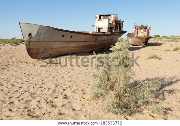 ウズベキスタン カラカルパクスタン共和国 ムニャク州アラル砂漠にある棄船 の写真素材 今すぐ編集