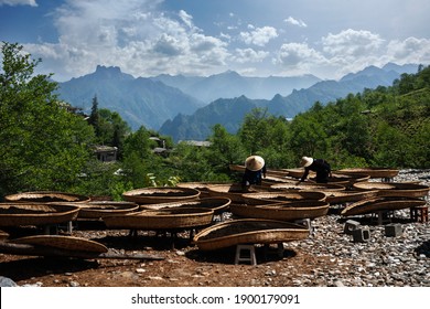 The abandoned "Bijiang" county seat on the Nujiang Mountains in Yunnan is now "Zhiziluo" Village.