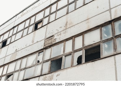 Abandoned Building. Abandoned Business. Building With Broken Windows.