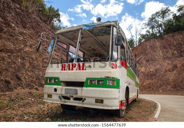 abandoned bus wreck - Busuanga Coron
Philippines
15.11.2019