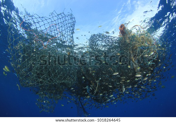 捨てられた漁網 ゴーストネット環境汚染 の写真素材 今すぐ編集