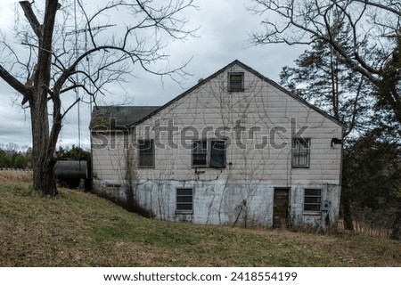 Abandoned home in disrepair in York, South Carolina.