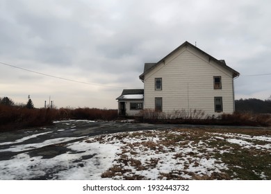 Abandoned Home In The Middle Of Nowhere. Seasonal. 