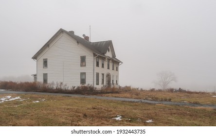 Abandoned Home In The Middle Of Nowhere. Seasonal. 