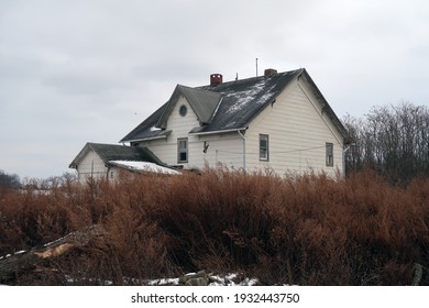 Abandoned Home In The Middle Of Nowhere. Seasonal. 