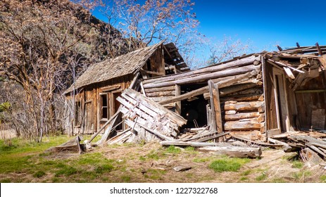 Historical Log Cabin Images Stock Photos Vectors Shutterstock