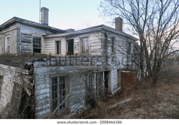 Abandoned House Exterior Photographed Daytime Stock Photo 2008466186 ...