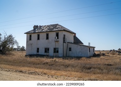 abandoned house off of the road