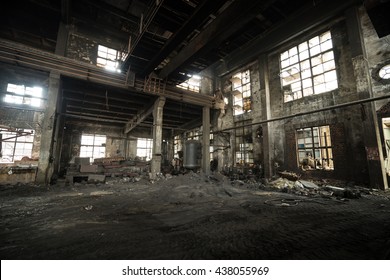 12,194 Messy warehouse interior Images, Stock Photos & Vectors ...