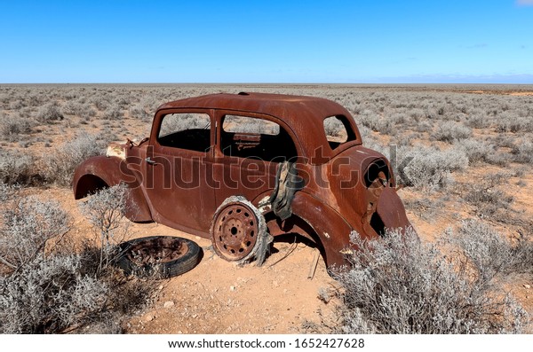 Abandoned\
rusty vintage car in the desert.\
Australia.